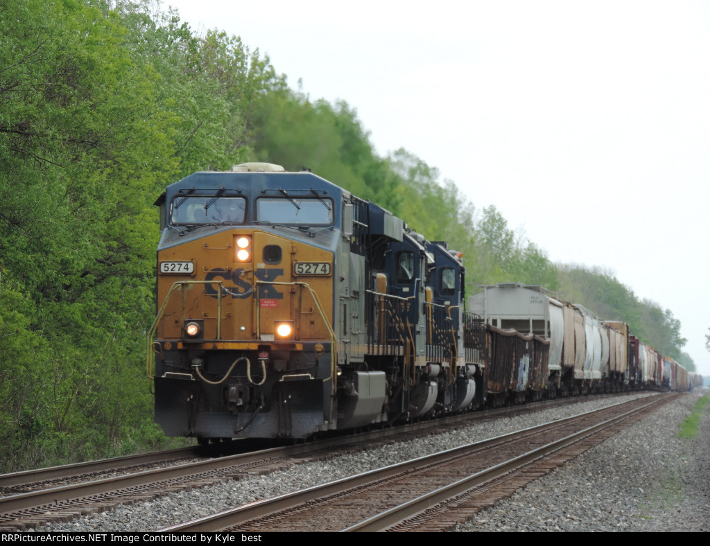 CSX 5274 on M561